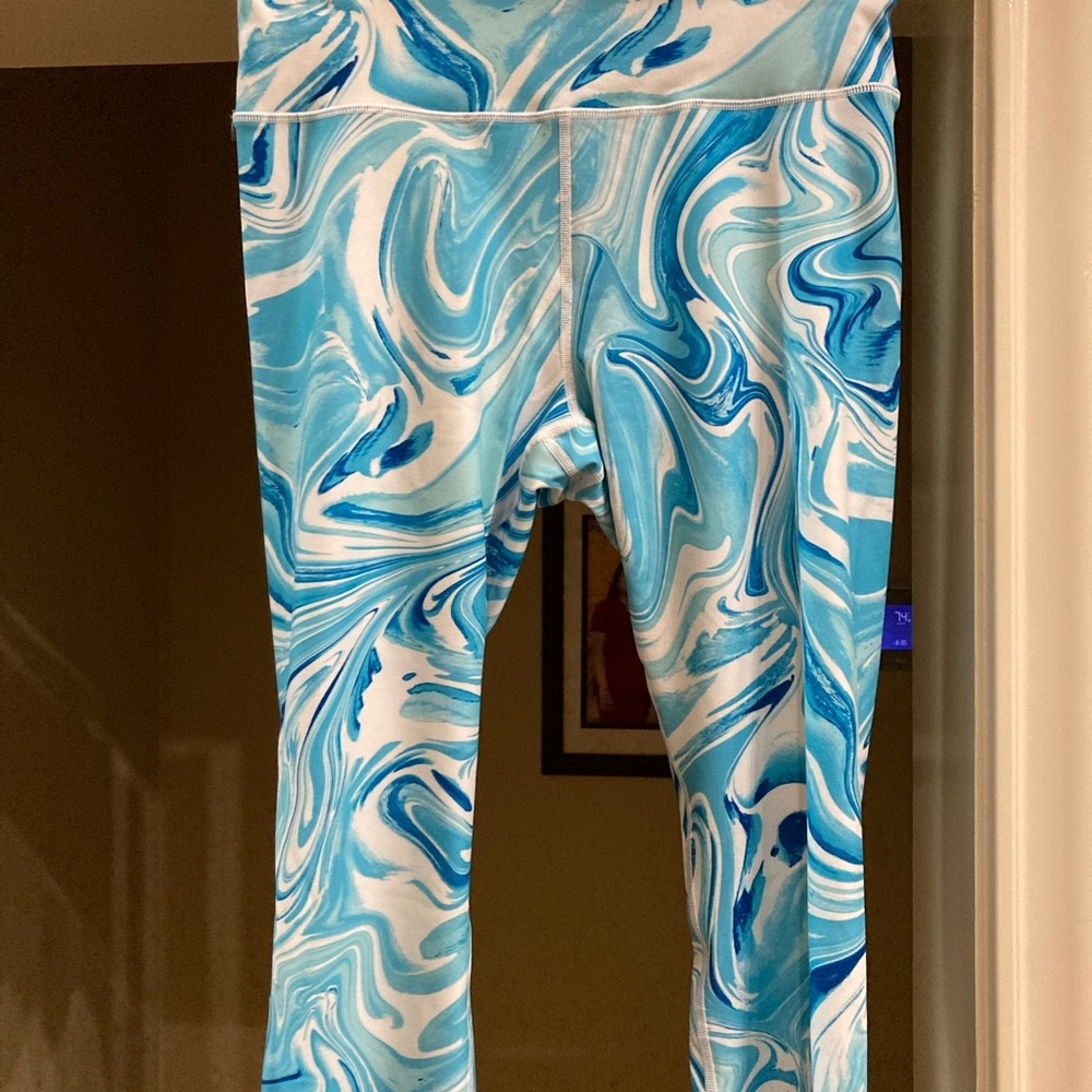 NWT Tek Gear Workout Capri XXL- Blue Swirl